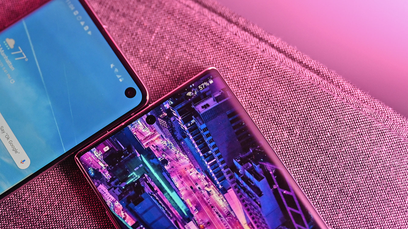 It’s not a huge difference, but by shrinking the size of the Note 10's selfie camera, Samsung was able to reduce the height of the phone’s notification bar.